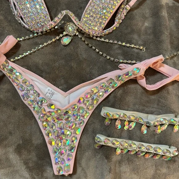 Lumi Shop pink rhinestone set - Picture 3 of 5